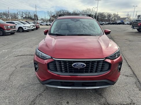 Used 2023 Ford Escape Platinum image 2