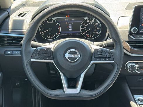 Used 2024 Nissan Altima 2.5 SV FWD image 23