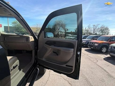 Used 2004 Chevrolet Avalanche 2500 w/ Preferred Equipment Group AWD/4WD image 44