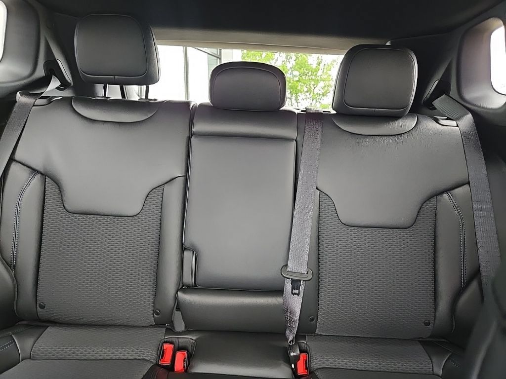 New 2026 Jeep Compass Latitude AWD/4WD image 35