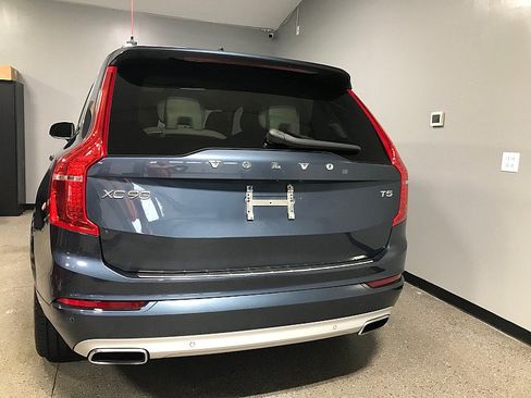Used 2020 Volvo XC90 T5 Momentum w/ Protection Package Premier FWD image 4