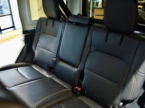 Used 2024 Jeep Wrangler Unlimited Sahara w/ Technology Group AWD/4WD image 20
