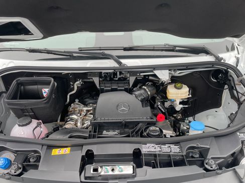 Used 2025 Mercedes-Benz Sprinter 4500 image 5