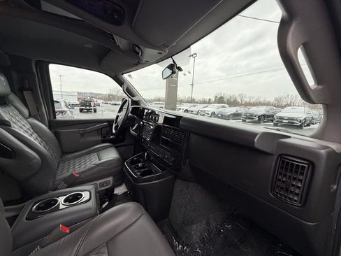 Used 2022 Chevrolet Express 2500 Extended w/ Enhanced Convenience Package RWD image 12
