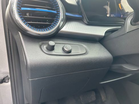 Used 2025 Chevrolet Trax LT w/ LT Convenience Package image 21