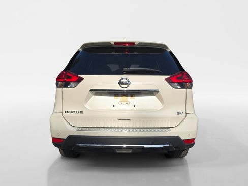 Used 2020 Nissan Rogue SV w/ Premium Package FWD image 4