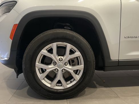 Used 2022 Jeep Grand Cherokee L Limited AWD/4WD image 8