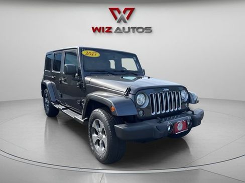 Used 2017 Jeep Wrangler Unlimited Sahara w/ Dual Top Group AWD/4WD image 7