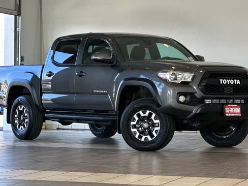 Certified 2020 Toyota Tacoma TRD Off-Road image 2