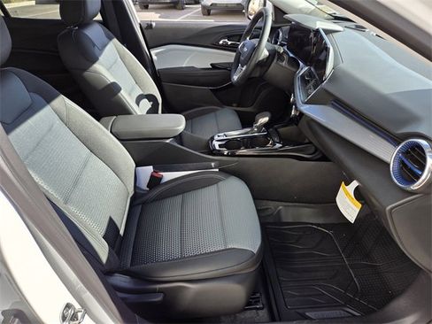 Certified 2026 Chevrolet Trax LT w/ Driver Confidence Package image 15