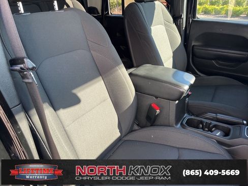 Used 2021 Jeep Gladiator Sport image 27