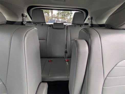 Certified 2023 Toyota Highlander XLE image 16