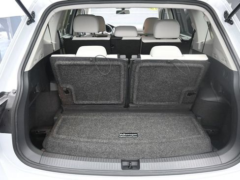 Used 2018 Volkswagen Tiguan SE FWD image 23
