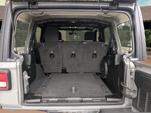 Used 2021 Jeep Wrangler Unlimited Islander image 19