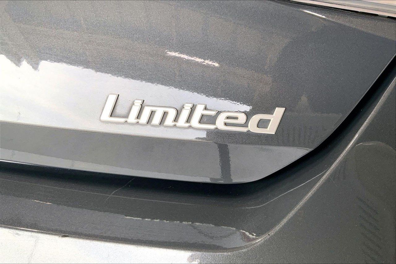 Used 2024 Hyundai Elantra Limited FWD image 7
