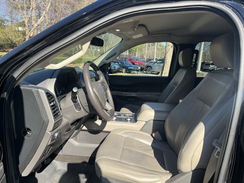 Used 2018 Ford Expedition Max XLT w/ Equipment Group 202A image 5