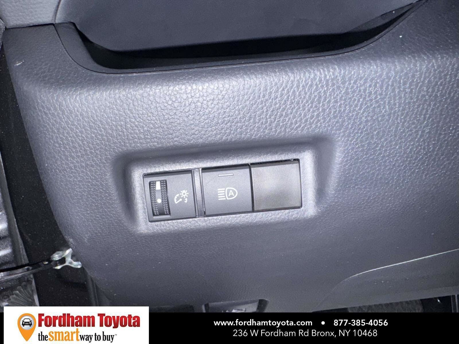 Used 2025 Toyota RAV4 LE AWD/4WD image 18