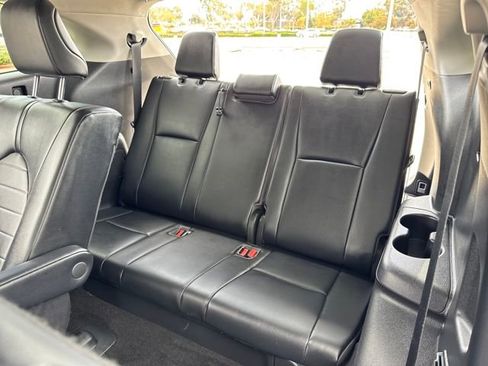 Used 2023 Toyota Highlander XLE image 20