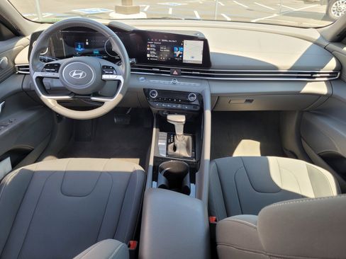 Used 2025 Hyundai Elantra SEL FWD image 15