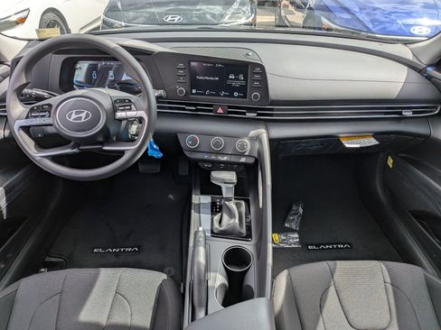 New 2026 Hyundai Elantra SE FWD image 17