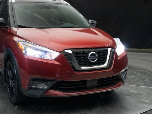 Used 2020 Nissan Kicks SR image 3