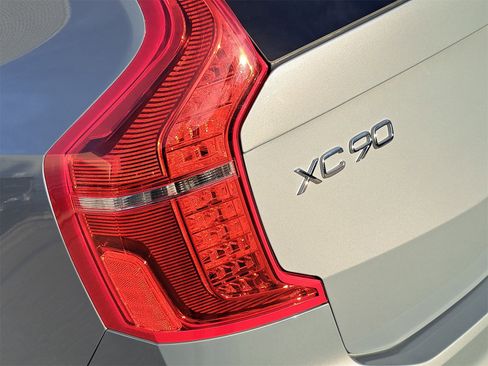 Used 2022 Volvo XC90 T5 Momentum image 39