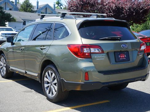 Used 2017 Subaru Outback 2.5i Touring AWD/4WD image 3