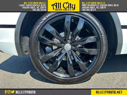 Used 2021 Volkswagen Tiguan SE image 36