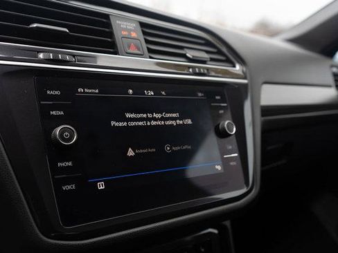 Certified 2024 Volkswagen Tiguan SEL R-Line AWD/4WD image 19