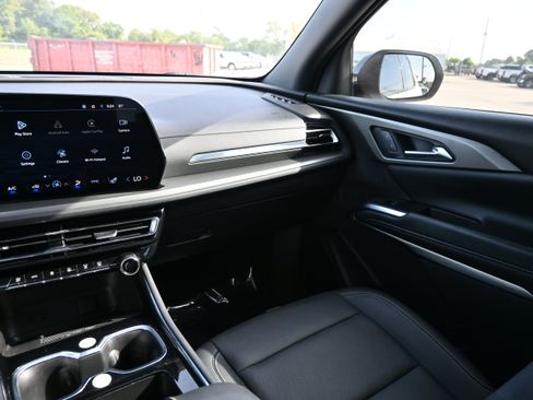 Used 2025 Chevrolet Traverse LT AWD/4WD image 29