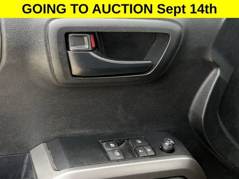 Used 2022 Toyota Tacoma SR5 RWD image 21