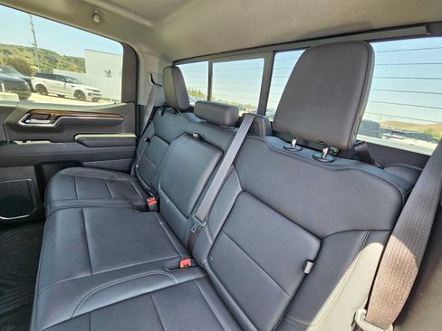 Used 2024 Chevrolet Silverado 1500 LT Trail Boss w/ Convenience Package II AWD/4WD image 17