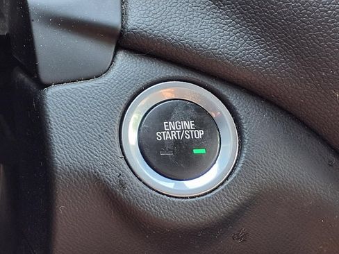 Used 2018 Chevrolet Equinox LT FWD image 19
