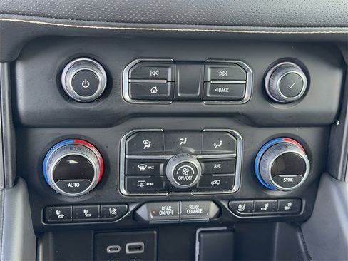 Used 2023 Chevrolet Suburban Premier image 38