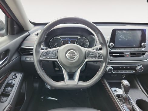 Used 2022 Nissan Altima 2.5 SR FWD image 12