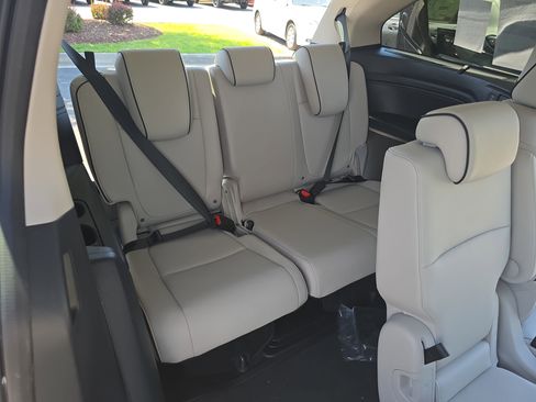 New 2026 Honda Odyssey Touring image 13