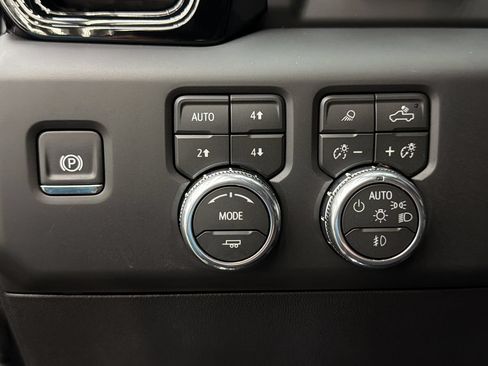 Used 2026 GMC Sierra 2500 AT4 w/ AT4 Premium Plus Package AWD/4WD image 31