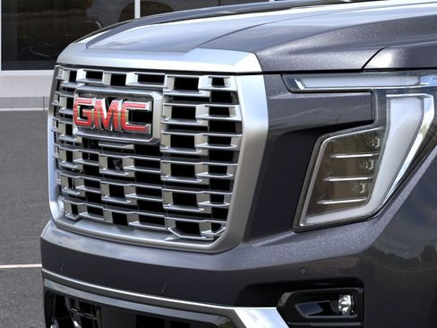 New 2026 GMC Yukon Denali w/ Denali Reserve Package AWD/4WD image 13
