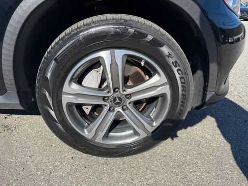 Used 2019 Mercedes-Benz GLC 300 4MATIC w/ Premium Package image 9