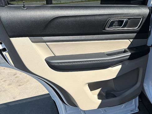 Used 2018 Ford Explorer XLT w/ Equipment Group 202A FWD image 13