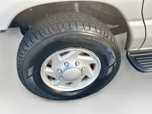 Used 2013 Ford E-350 and Econoline 350 XLT image 31