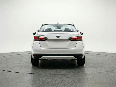 Used 2025 Nissan Versa SV image 7