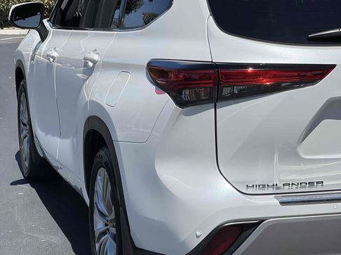 Used 2023 Toyota Highlander Platinum image 48