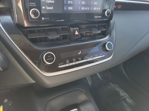 Certified 2022 Toyota Corolla LE image 27