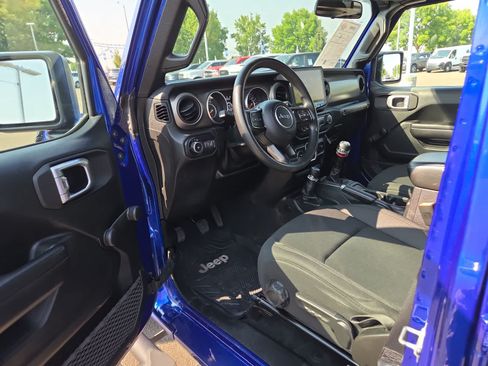 Used 2018 Jeep Wrangler Unlimited Sport AWD/4WD image 10