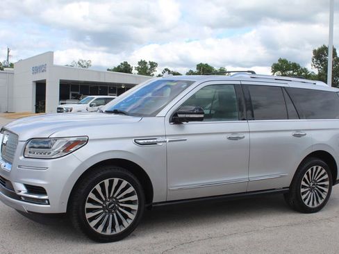 Used 2019 Lincoln Navigator Reserve w/ Cargo Package AWD/4WD image 4