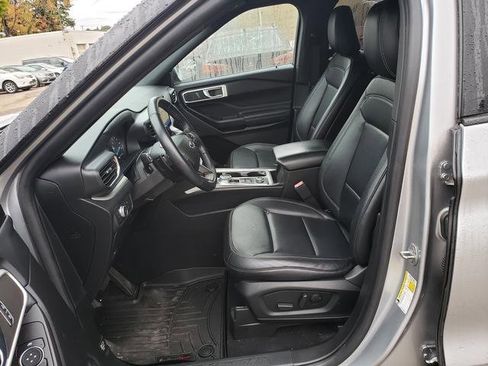 Used 2020 Ford Explorer XLT w/ Equipment Group 202A image 12