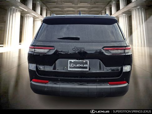 Used 2023 Jeep Grand Cherokee L Limited w/ Black Appearance Package image 5