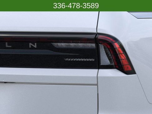 New 2026 Lincoln Navigator Premiere AWD/4WD image 21