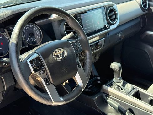 Used 2021 Toyota Tacoma SR5 RWD image 18